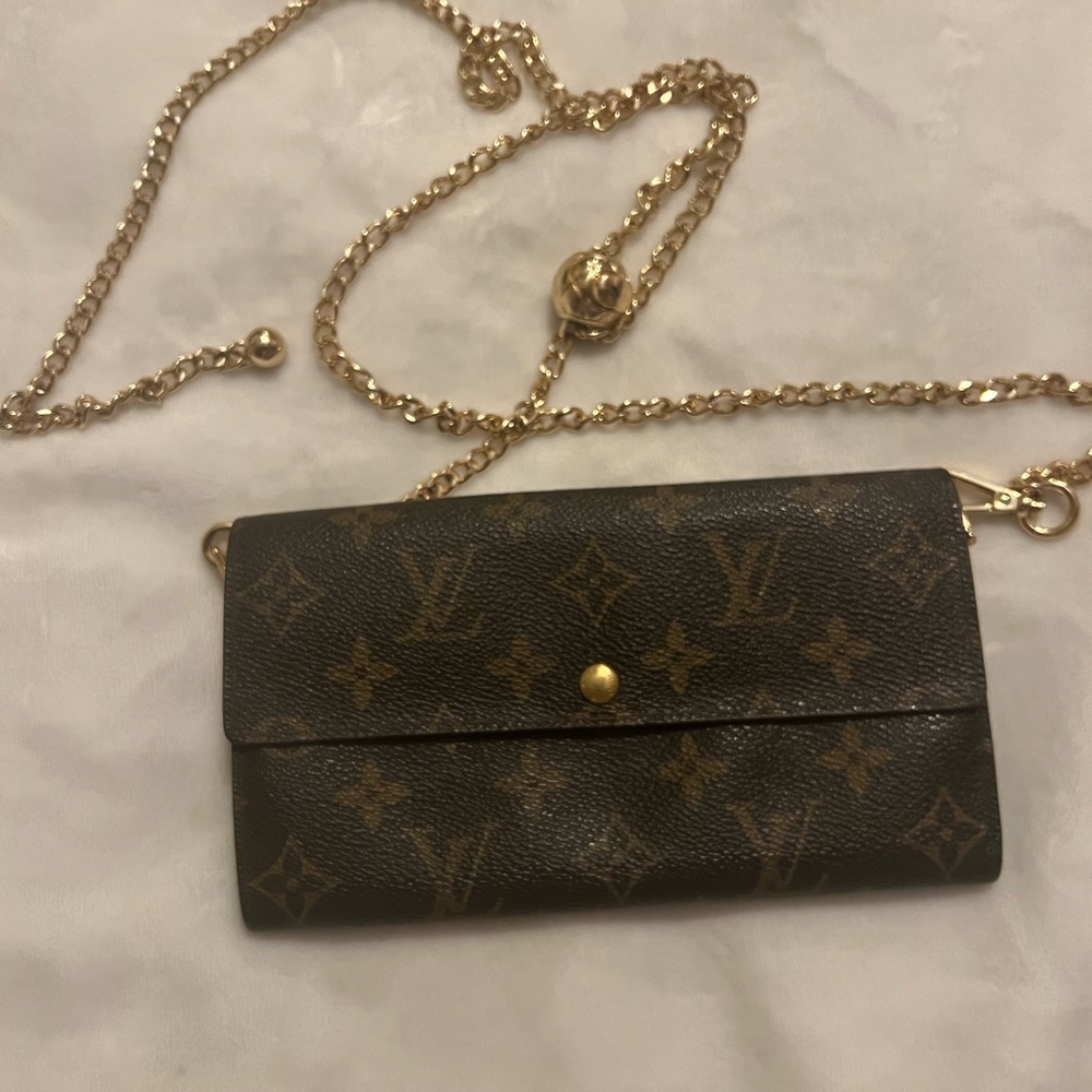 LV wallet with hardwire
